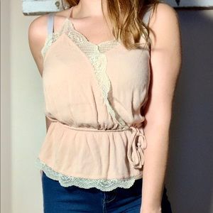 🍂 3 for $15: Light pink AE fashion tank